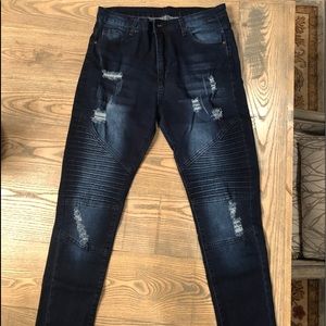 Brand new dark blue stretchy jeans.